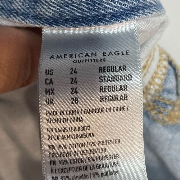 American Eagle Lightwashed Distressed Jeans Size 24 - Picture 4 of 5